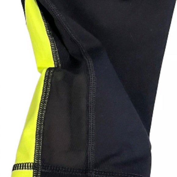 Torrid Size 2 NWOT Color blocked Black and Green Activewear Capri Leggings - Picture 7 of 9